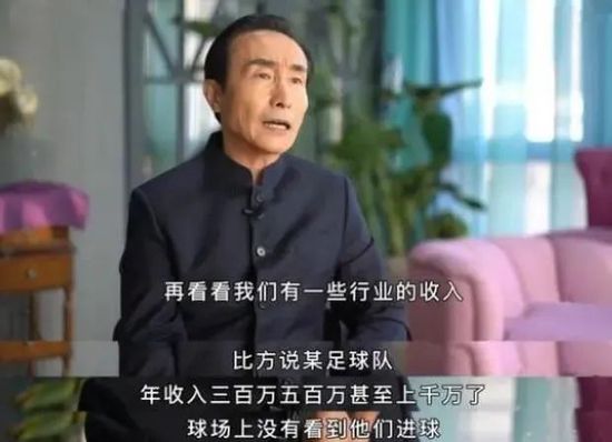 关于自己续约以及球队引援——我非常高兴，续约很简单，也很快。